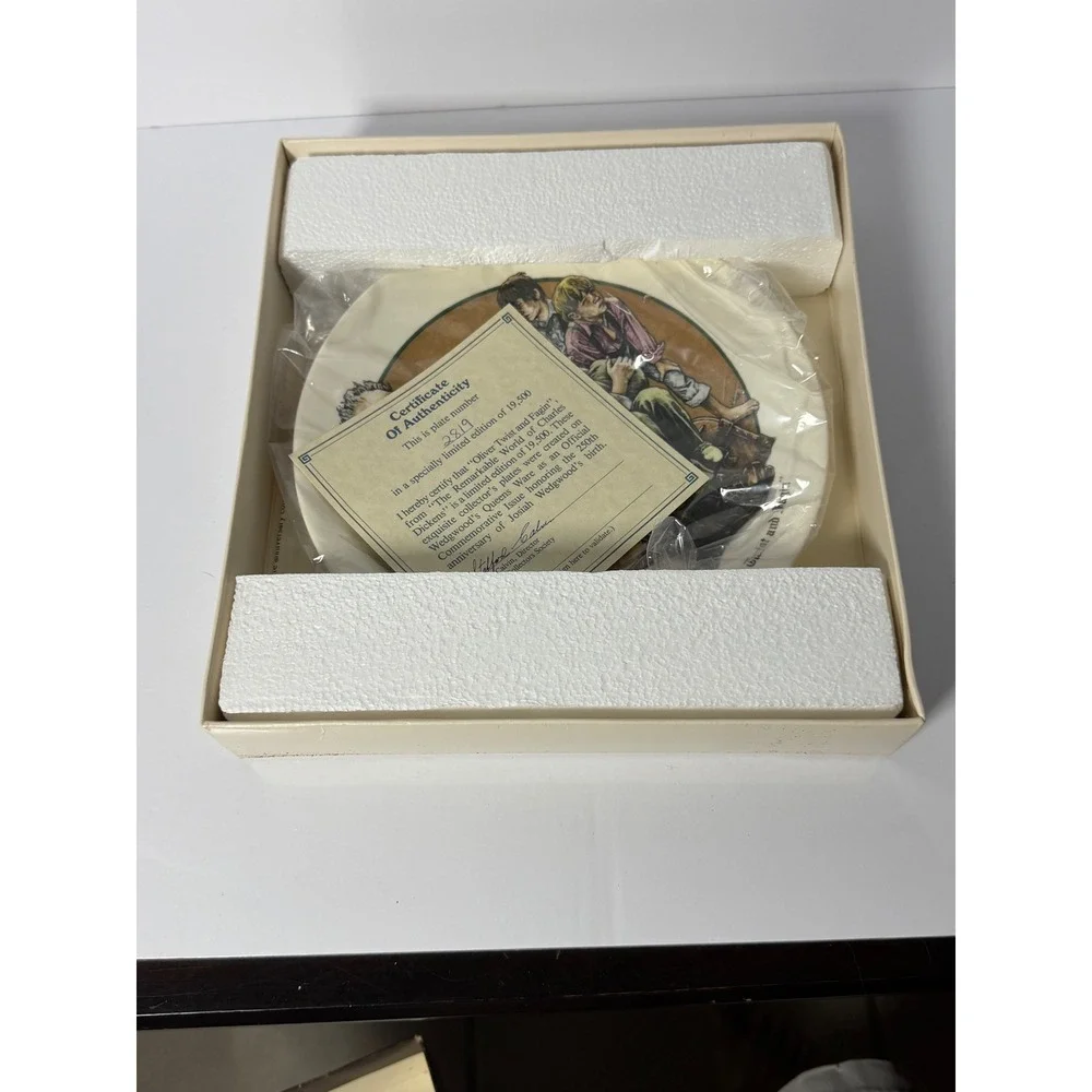 Wedgwood Oliver Twist and Fagin Collector Plate Konrad Hack Limited Edition COA